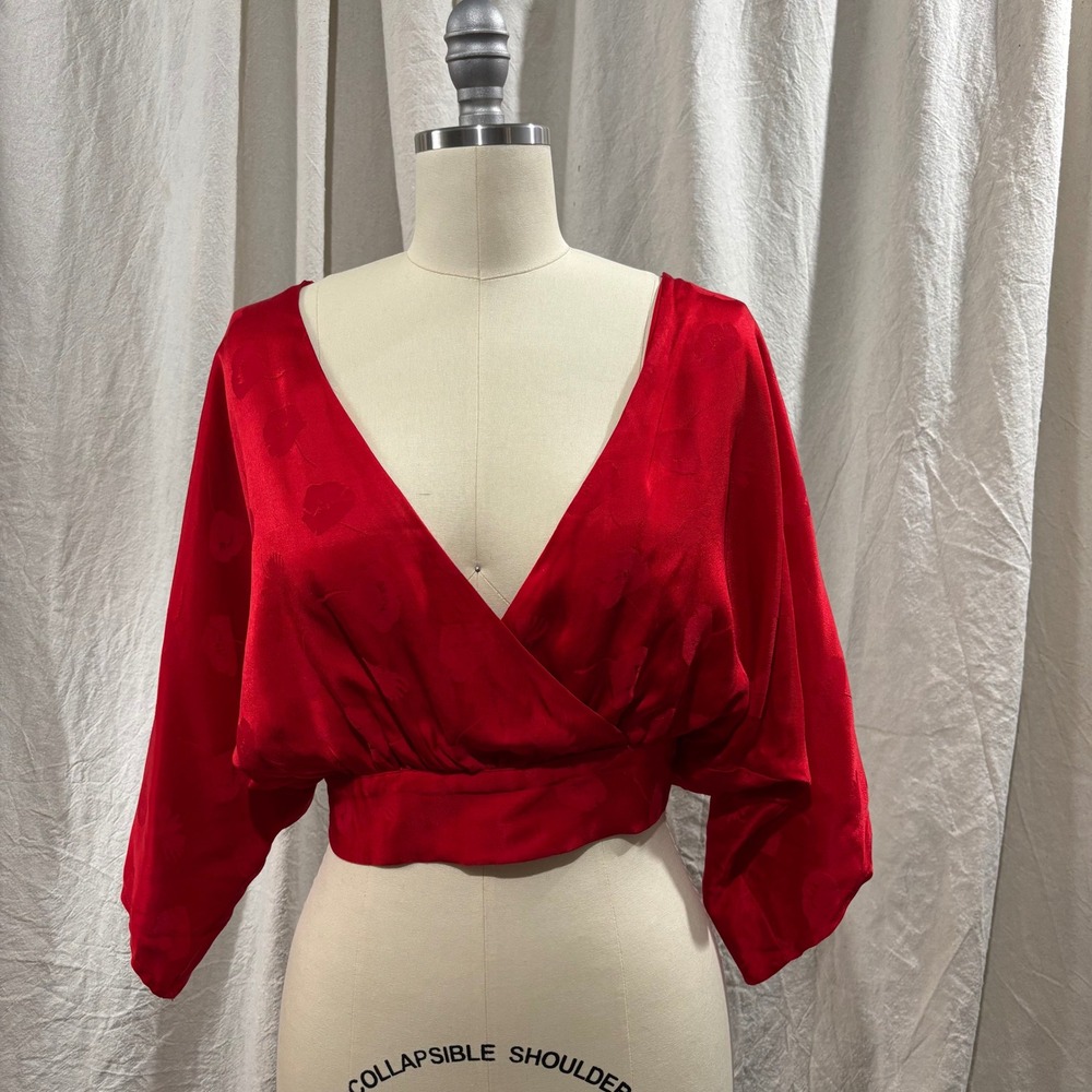 Third Form Red Floral Jacquard Backless Wrap Top Kimono Sleeve Small‎ Medium
